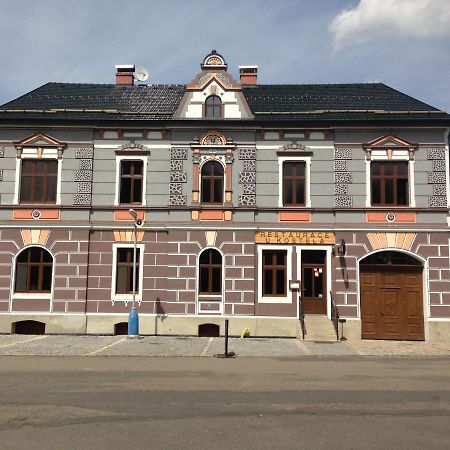 Hotel Restaurace U Kostela Marianske Radcice Exteriér fotografie